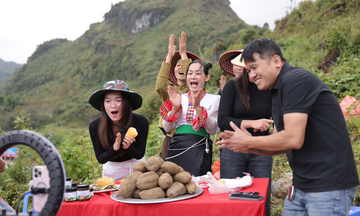 Gặp người viết lại giấc mơ đổi đời cho phụ nữ vùng cao 