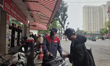 Nguồn cung ổn định, nhiều cây xăng Hà Nội thưa khách