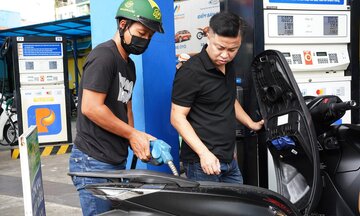 Thủ tướng đề nghị nghiên cứu điều chỉnh thuế bảo vệ môi trường xăng dầu về 0 đồng