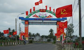 Đắk Lắk: Sắc màu cờ Tổ quốc trên các nẻo đường hướng về bầu cử