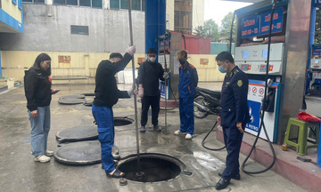 Quản lý thị trường siết chặt kiểm tra, giá xăng dầu dần ổn định