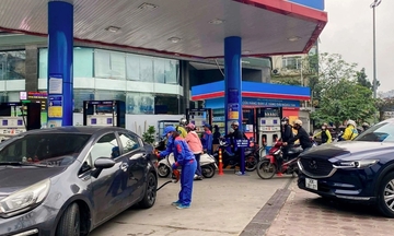 Thủ tướng yêu cầu xử lý nghiêm hành vi đầu cơ, găm hàng xăng dầu