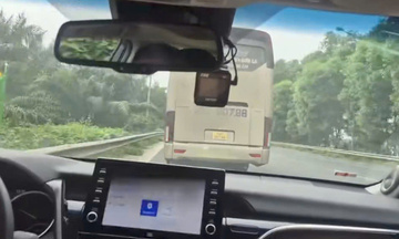 Không nhường đường cho đoàn ưu tiên, lái xe khách bị phạt 7 triệu đồng