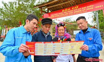 Vùng cực Bắc Việt Nam rực rỡ cờ hoa đón ngày hội non sông