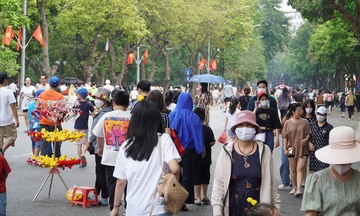 Hà Nội: Tạm dừng phố đi bộ hồ Hoàn Kiếm từ 13/3