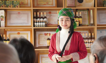 Hành trang đặc biệt của nữ ứng viên đại biểu Quốc hội người dân tộc Thổ