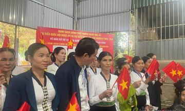 Sắc áo dân tộc rực rỡ trong ngày hội lớn nơi biên cương