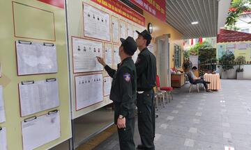 Cử tri phường Cửa Nam (TP. Hà Nội) nô nức đi bỏ phiếu từ sáng sớm