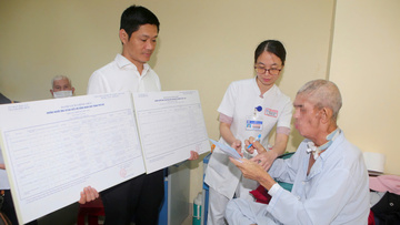 TP. Huế: Đưa hòm phiếu đến tận giường bệnh nhân