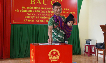 Đà Nẵng: Mang thùng phiếu đến tận nhà, đón cử tri vùng xa đi bỏ phiếu