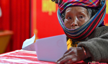 Vượt núi đá đi bầu cử và những kỳ vọng của cử tri Lũng Cú 