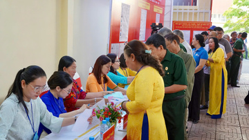 TP. Hồ Chí Minh: Cử tri gửi gắm niềm tin vào lá phiếu bầu