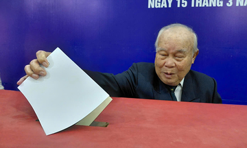 Lá phiếu của thế hệ đi trước và niềm tin vào tương lai đất nước