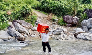 Quảng Ngãi: Những thùng phiếu di động đặc biệt