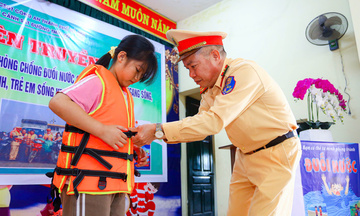 Công an Hà Nội đẩy mạnh tuyên truyền phòng chống đuối nước cho trẻ em