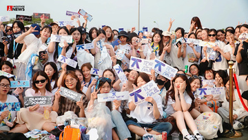 Giới trẻ háo hức trước giờ diễn concert 'Anh Trai Say Hi' tại Mỹ Đình