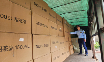 Lạng Sơn: Kiểm tra phát  hiện xe chở hàng vượt tờ khai nhập khẩu