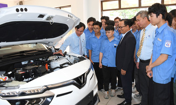 Tăng tốc đào tạo nhân lực ô tô điện chất lượng cao