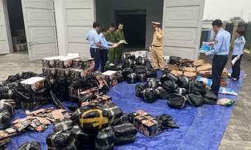 Tuyên Quang: Tạm giữ hơn 2,3 tấn thực phẩm không rõ nguồn gốc