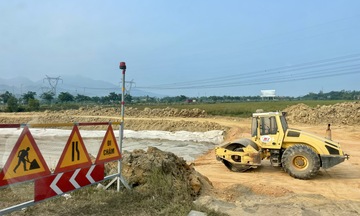 Thủ tướng yêu cầu kiểm soát giá vật liệu, tăng tốc giải phóng mặt bằng dự án