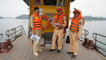 Tập trung kiểm tra phương tiện giao thông đường thủy tại Lào Cai