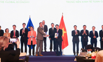 Sách Trắng 'hiến kế' giúp Việt Nam nâng cao năng lực cạnh tranh, hội nhập sâu rộng