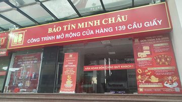 Công an xuất hiện tại 3 cửa hàng vàng Bảo Tín Minh Châu ở Hà Nội