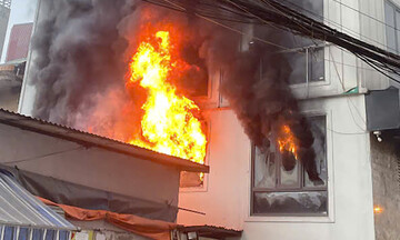 Hà Nội: Kịp thời cứu 7 người trong vụ cháy nhà 6 tầng ở Lĩnh Nam