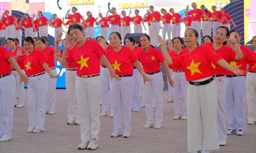 Khai mạc chương trình nghệ thuật 'Khiêu vũ xanh vì người tiêu dùng'