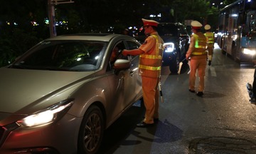 Cảnh sát giao thông xử lý hơn 2.000 lái xe vi phạm nồng độ cồn