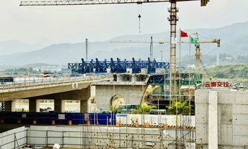 Cận cảnh hiện trường thi công cầu Bá Sái - Bát Xát, biên giới Việt - Trung