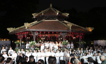 Hàng nghìn khán giả hòa cùng 'Hà Nội bình yên' hưởng ứng Giờ Trái đất 2026