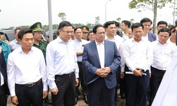 Thủ tướng Phạm Minh Chính khảo sát kho dự trữ dầu tại Thanh Hóa, chỉ đạo bảo đảm an ninh năng lượng quốc gia