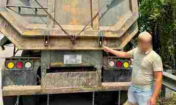 Xử phạt xe đầu kéo để bùn đất rơi vãi xuống đường vành đai 3 Hà Nội 