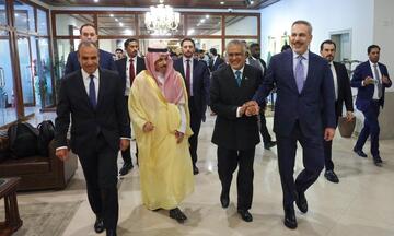 4 quốc gia ‘bắt tay’ bàn phương án mở lại eo biển Hormuz 