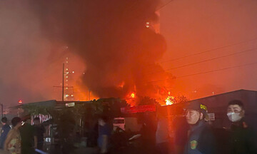 Hà Nội: Xưởng gỗ cháy lớn trong đêm tại phường Thanh Liệt