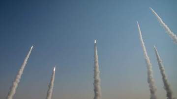 Tin công nghiệp quốc phòng 31/3: Iran sử dụng tên lửa đạn đạo mới