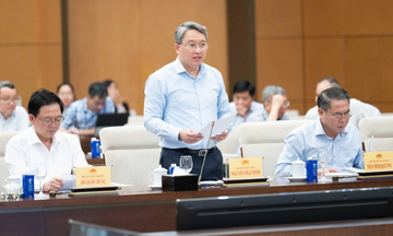 Hoàn thiện hệ thống pháp luật tạo động lực mạnh mẽ cho tăng trưởng kinh tế