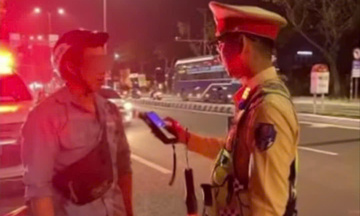 Cảnh sát giao thông xử lý gần 2.200 lái xe vi phạm nồng độ cồn