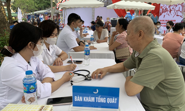 Ngày Sức khỏe toàn dân: Hàng nghìn người dân Thủ đô được khám miễn phí