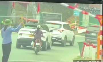 Cảnh sát bí mật ghi hình, xử phạt nguội lái xe vi phạm đường sắt