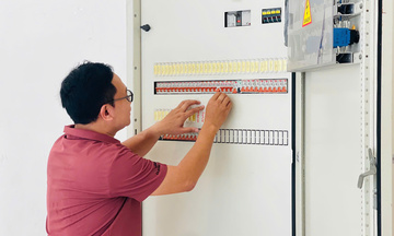 Ứng phó nắng nóng, người dân chủ động tiết kiệm điện