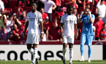 Real Madrid thua sốc tạo đà cho Barcelona rộng cửa vô địch