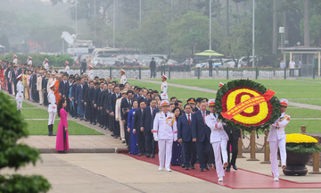 Lãnh đạo Đảng, Nhà nước đặt vòng hoa viếng Lăng Chủ tịch Hồ Chí Minh
