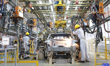 Nguồn cung ô tô tăng mạnh, thị trường bước vào cuộc đua giảm giá