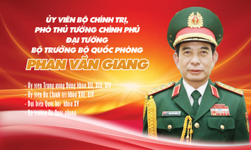 Đại tướng Phan Văn Giang giữ chức Phó Thủ tướng kiêm Bộ trưởng Bộ Quốc phòng