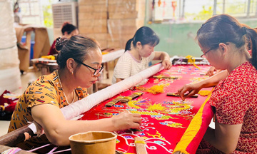 Đông Cứu bảo tồn nghề thêu truyền thống, hướng tới phát triển du lịch