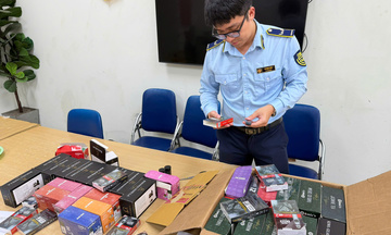 Hà Nội: Phát hiện, xử lý 2 vụ việc với hàng trăm sản phẩm thuốc lá điện tử 