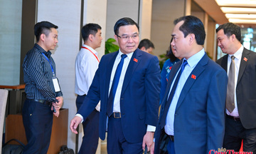 Sôi nổi bên hành lang nghị trường Kỳ họp thứ nhất, Quốc hội khóa XVI
