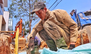  Nhọc nhằn mưu sinh ở 'chảo lửa' 40 độ C 